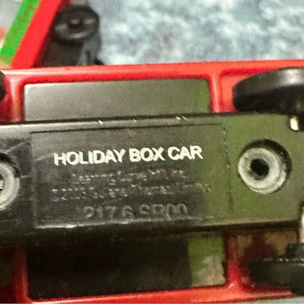 Thomas & Friends Festive Train Set with Red and Green